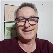 Professor ensina literatura, leitura e redação